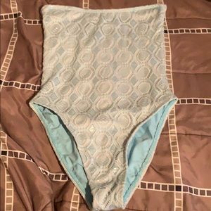 Strapless crotchet swimsuit